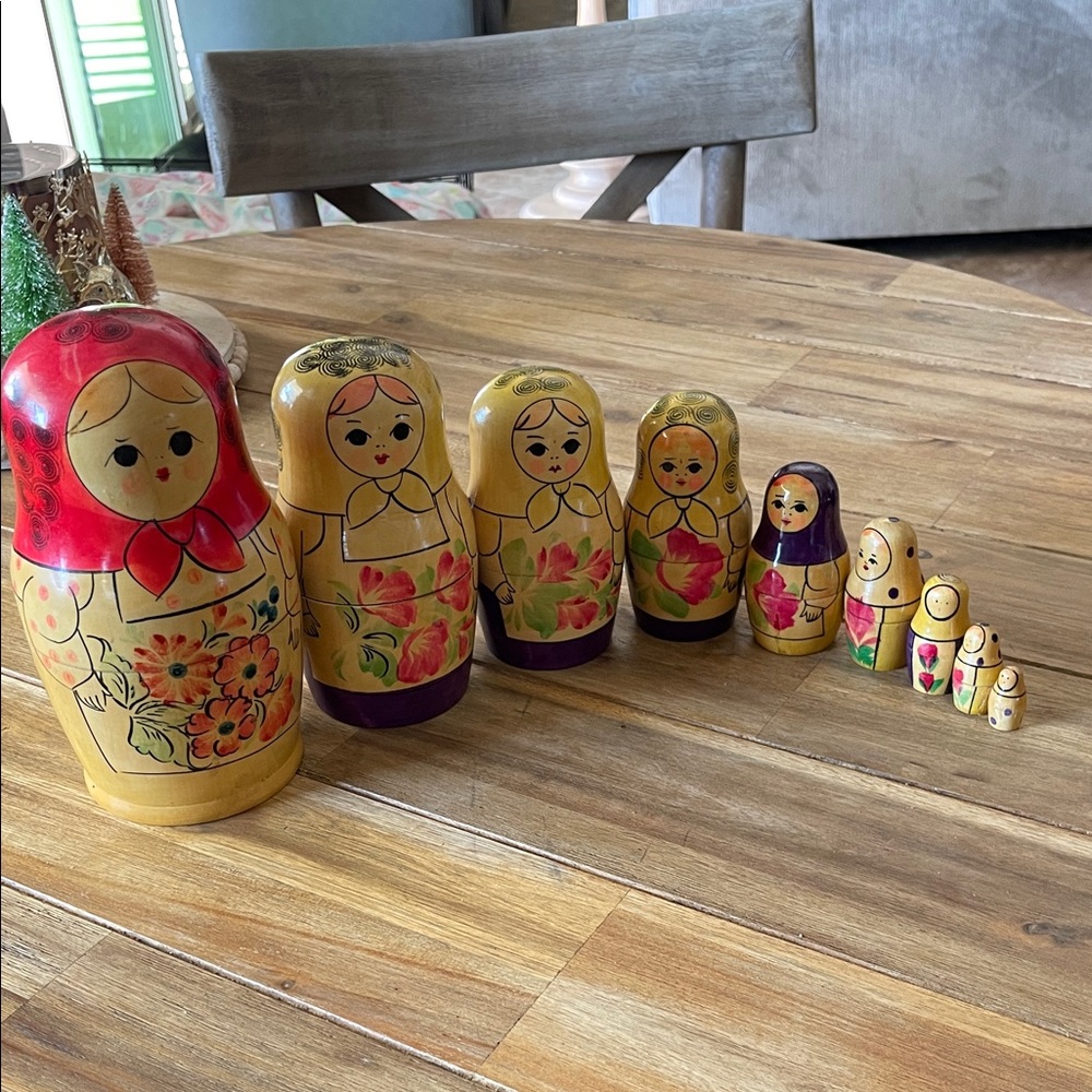 Vintage Nesting Dolls Set of 9